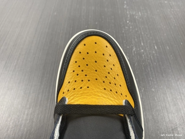 1st Kicks High OG Air Yellow Toe Jordan 555088-711 1 0813